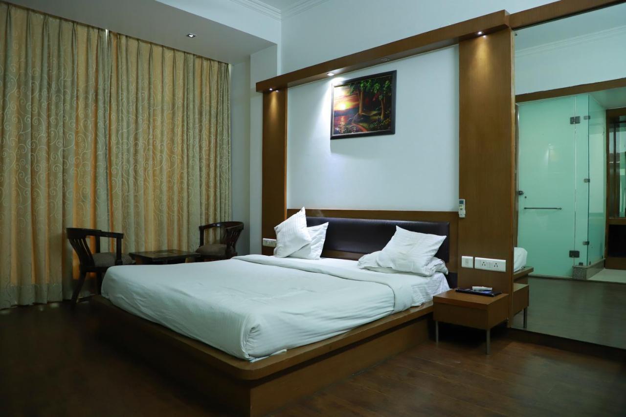غازي أباد Hotel Parth Inn المظهر الخارجي الصورة