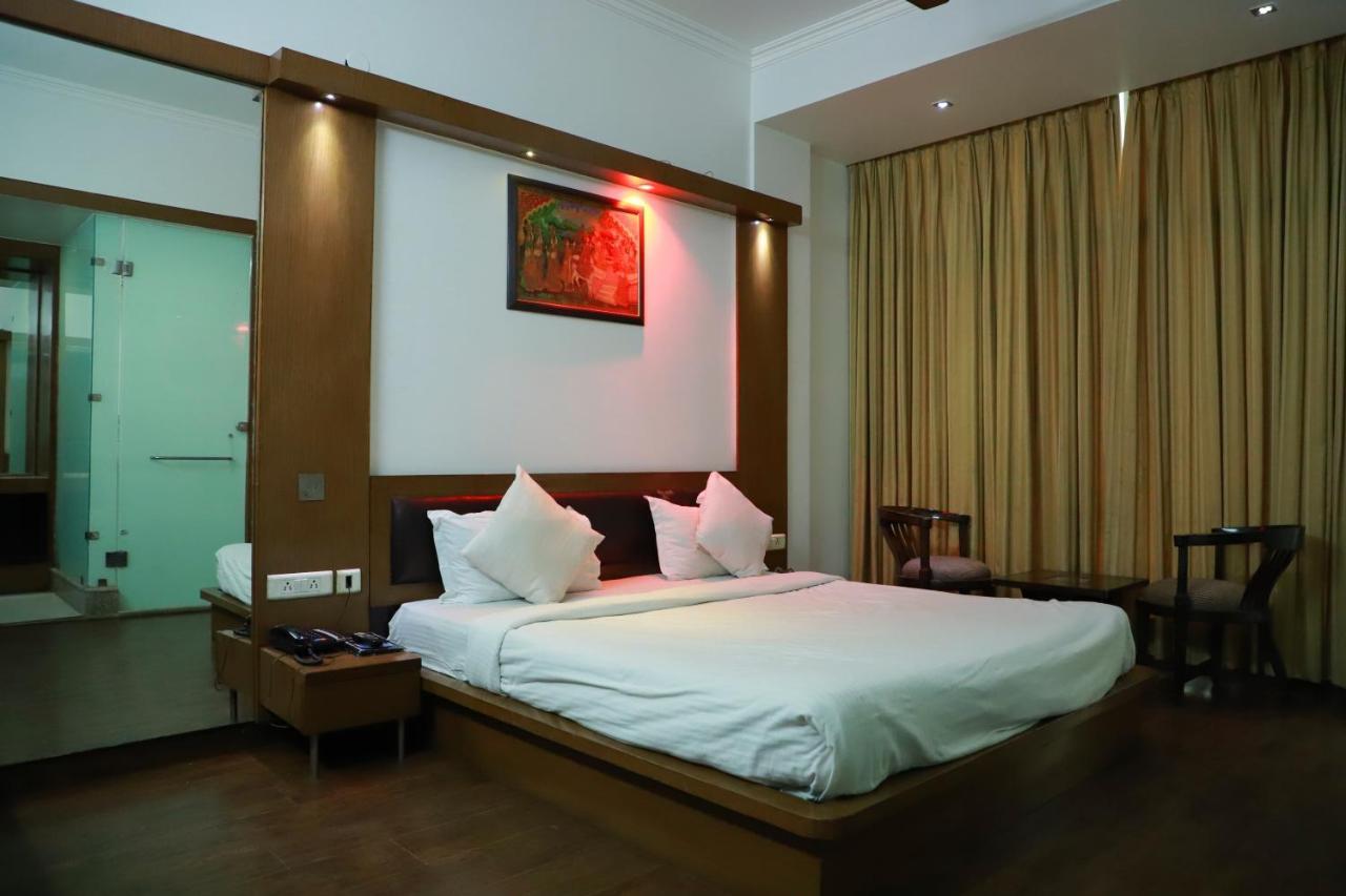 غازي أباد Hotel Parth Inn المظهر الخارجي الصورة