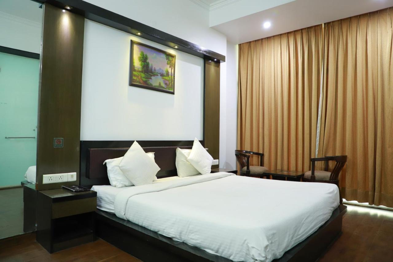 غازي أباد Hotel Parth Inn المظهر الخارجي الصورة