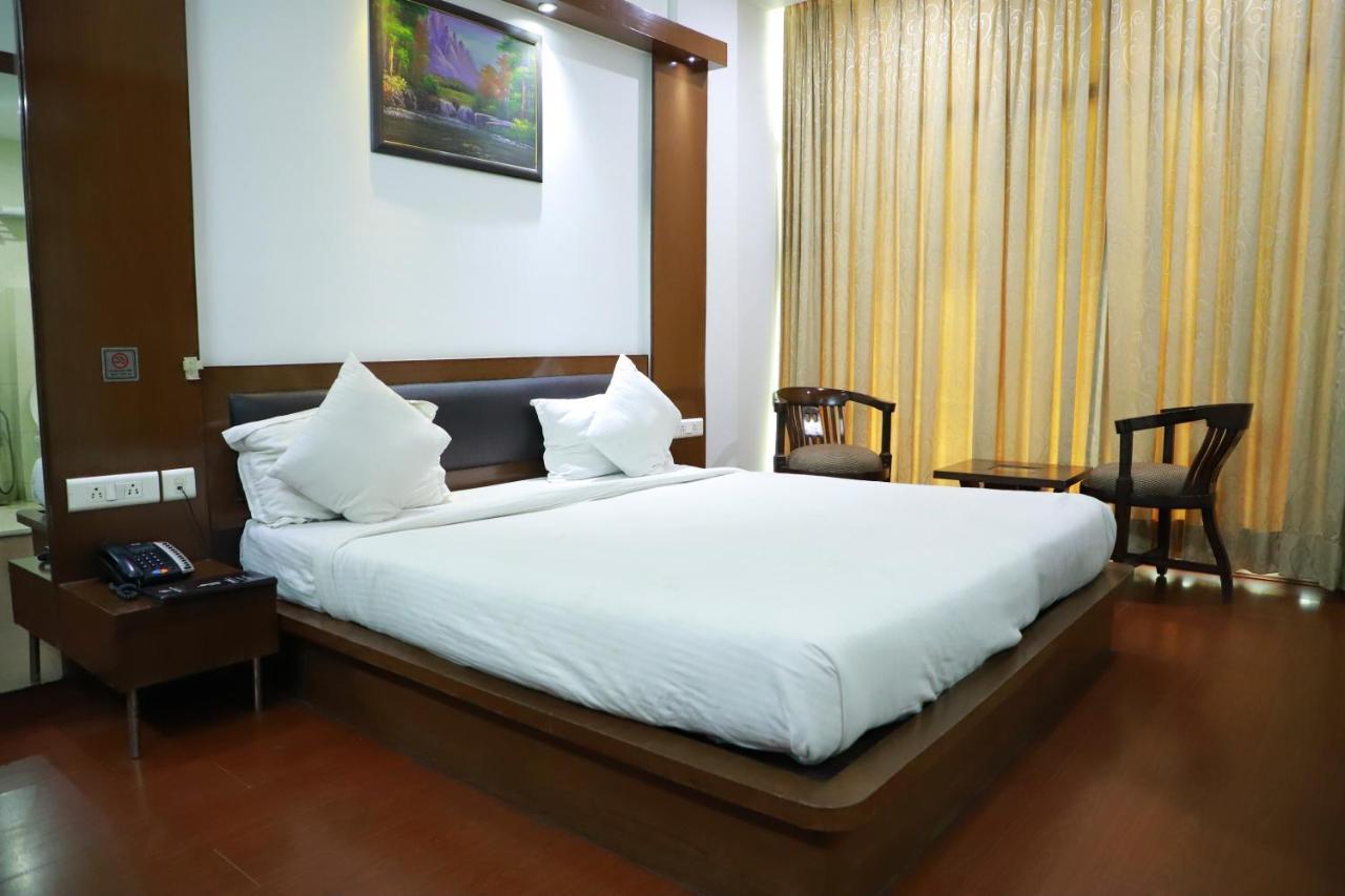 غازي أباد Hotel Parth Inn المظهر الخارجي الصورة