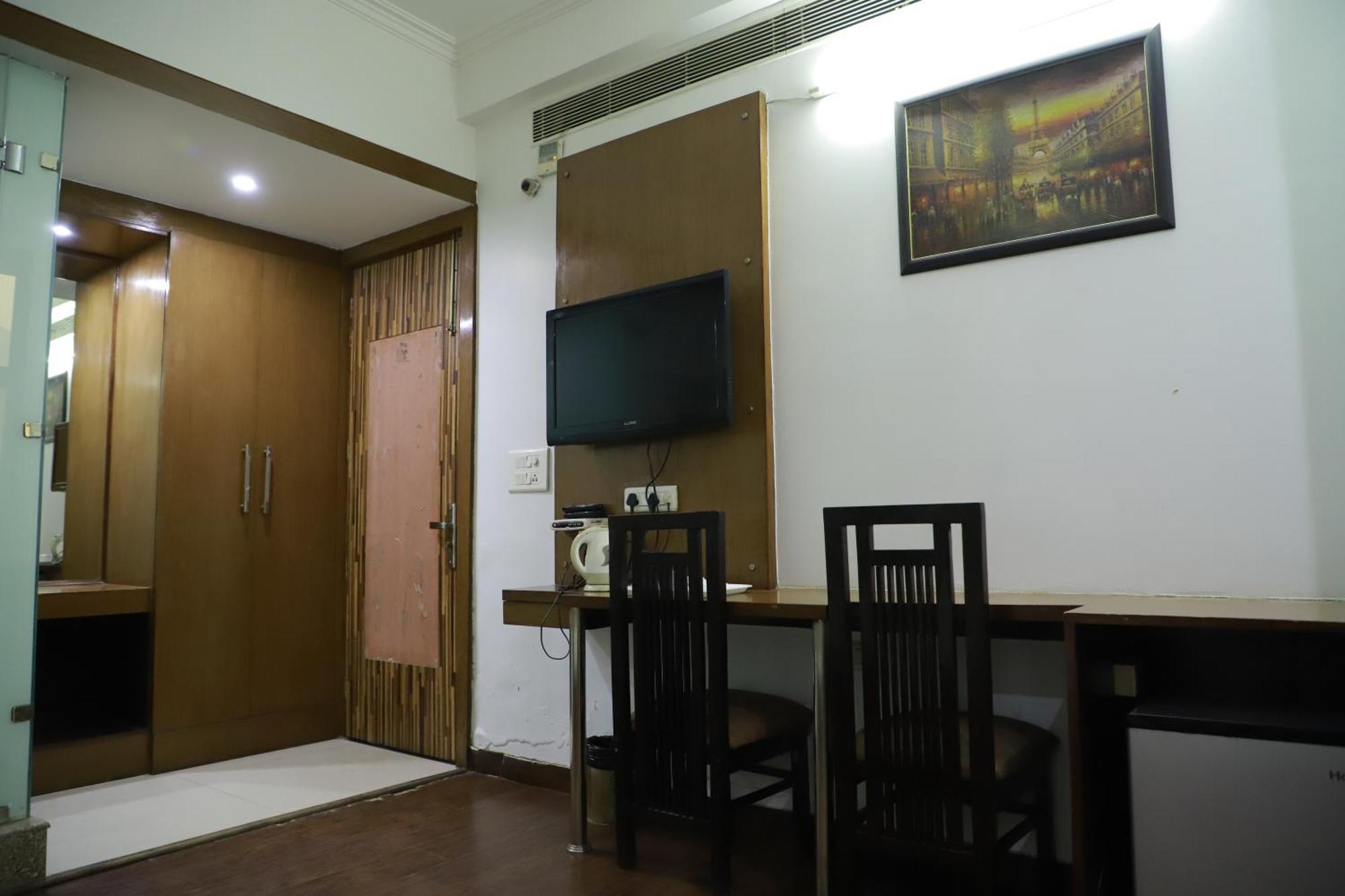 غازي أباد Hotel Parth Inn المظهر الخارجي الصورة