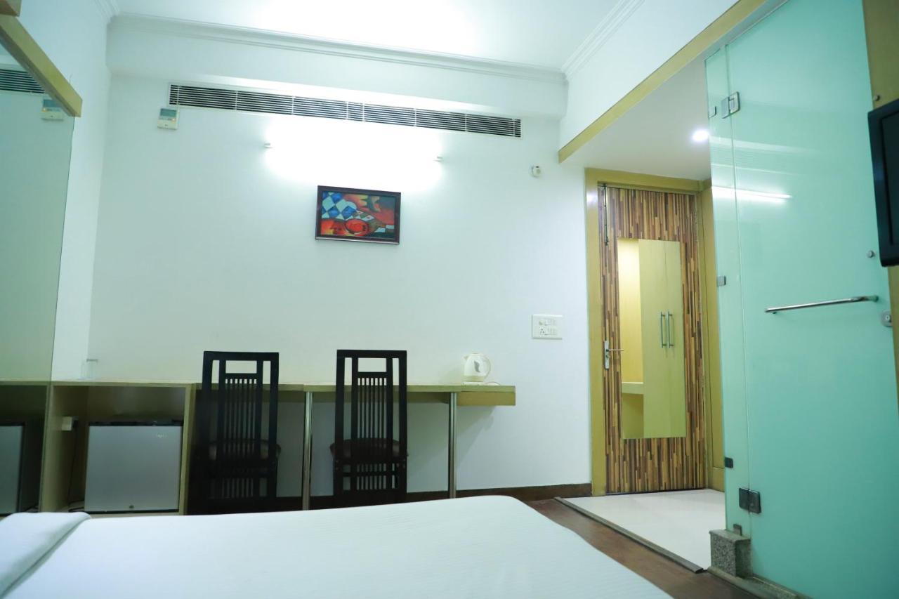غازي أباد Hotel Parth Inn المظهر الخارجي الصورة