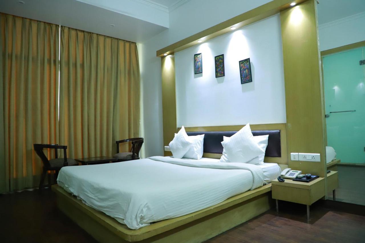غازي أباد Hotel Parth Inn المظهر الخارجي الصورة